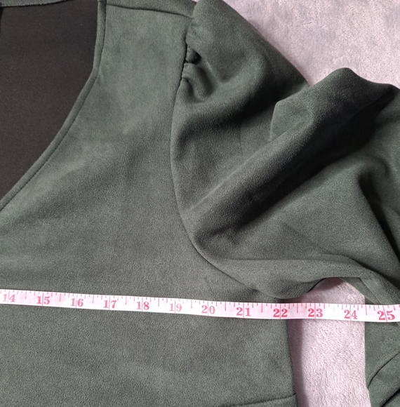 Tuckernuck Deep Green Blouse - Picture 13 of 15